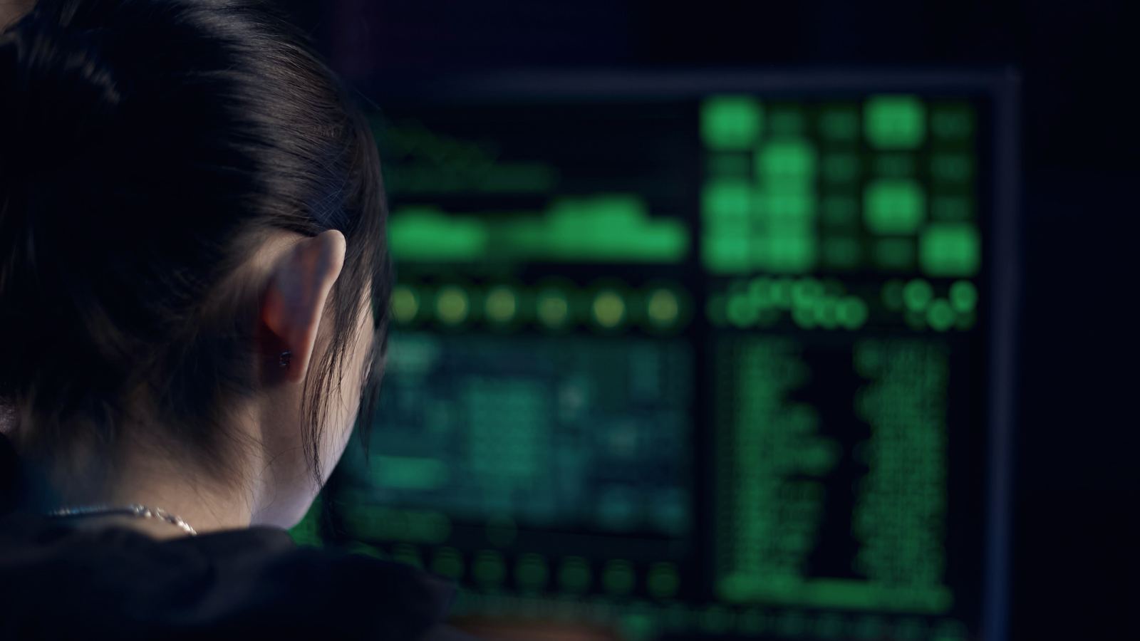 Un ecran affichant du code, ambiance securite informatique